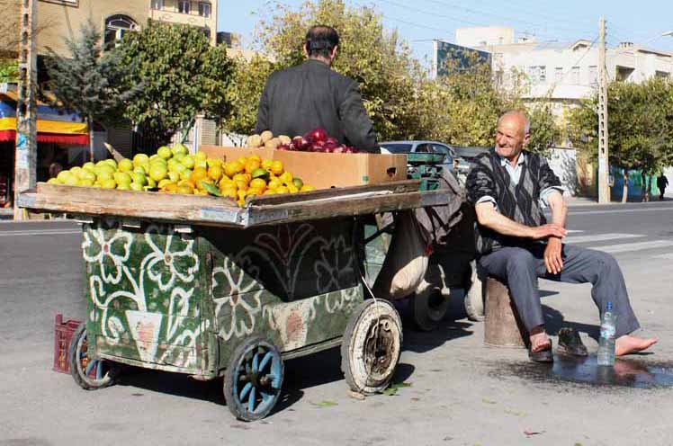 تورامن هرلحظه می پرستم